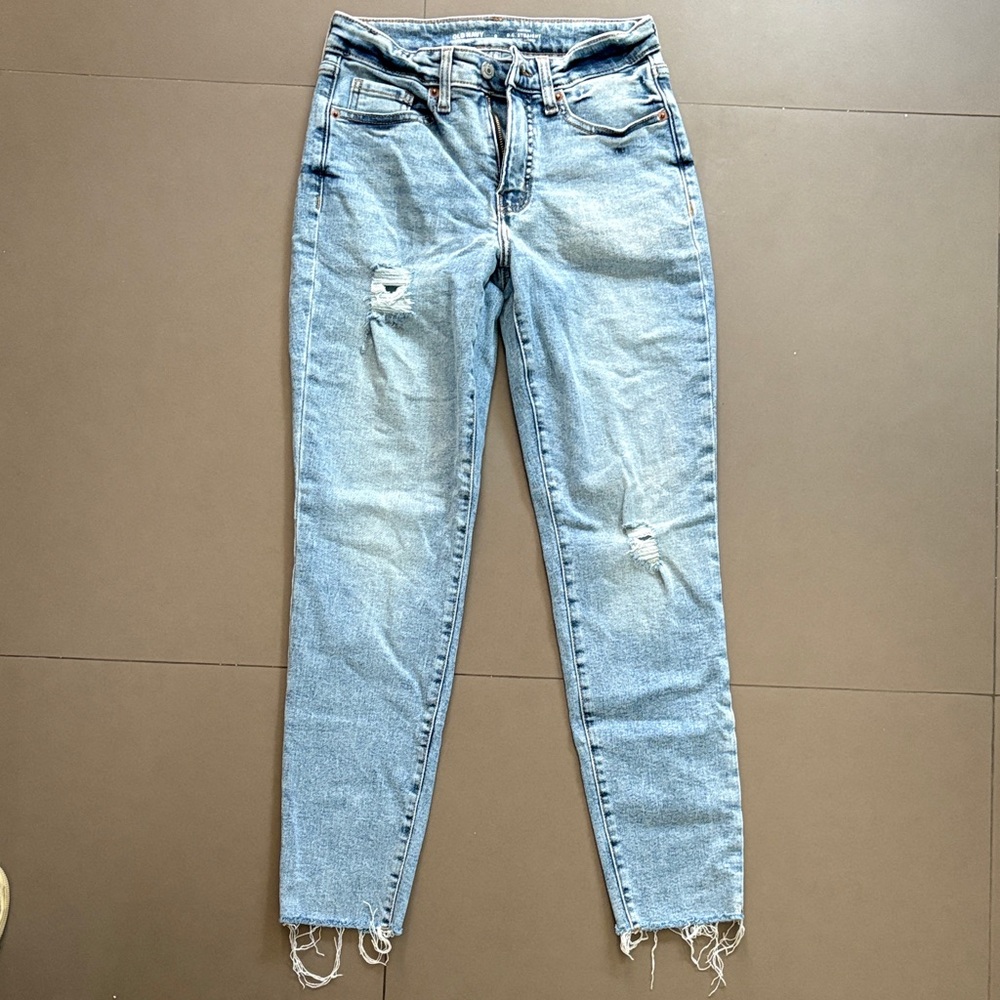 Old Navy Light Blue Distressed Skinny Jeans